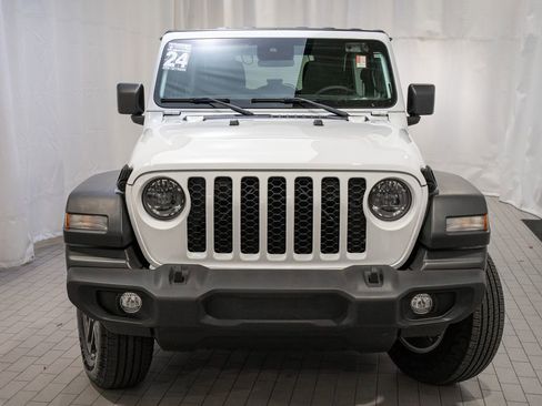 Used 2024 Jeep Wrangler Sport S image 3
