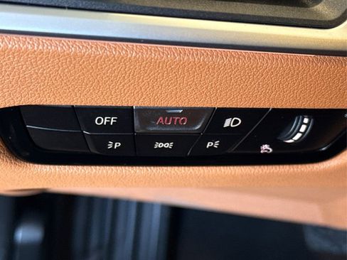 Used 2023 BMW 330i Sedan w/ Driving Assistance Package image 24