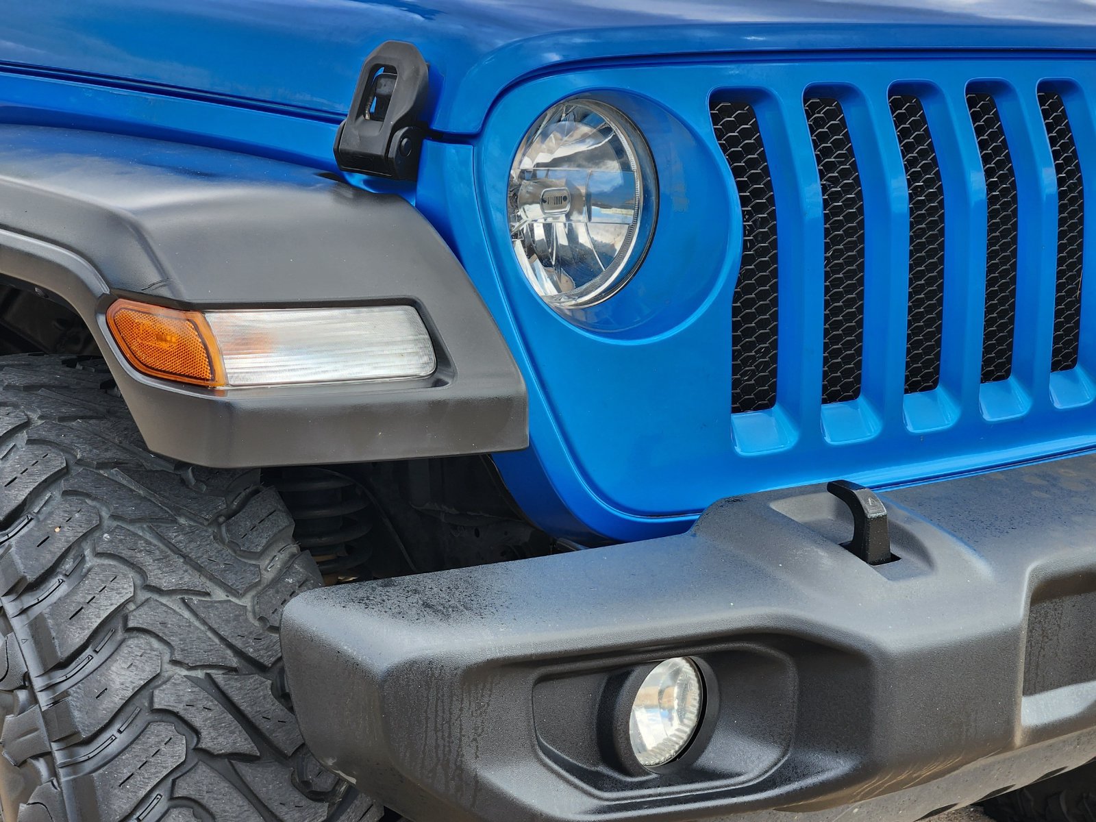 Used 2022 Jeep Wrangler Sport AWD/4WD image 9