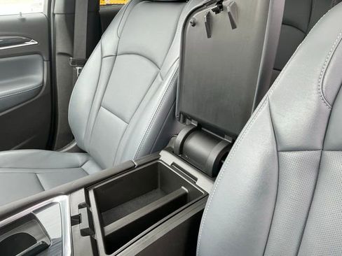 Used 2024 Buick Enclave Essence w/ Experience Buick Package image 33