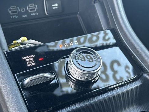 Used 2024 Jeep Grand Cherokee Limited w/ Luxury Tech Group II image 34