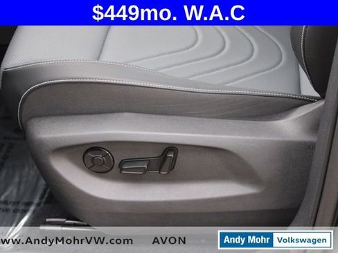 Used 2025 Volkswagen Tiguan SE AWD/4WD image 17