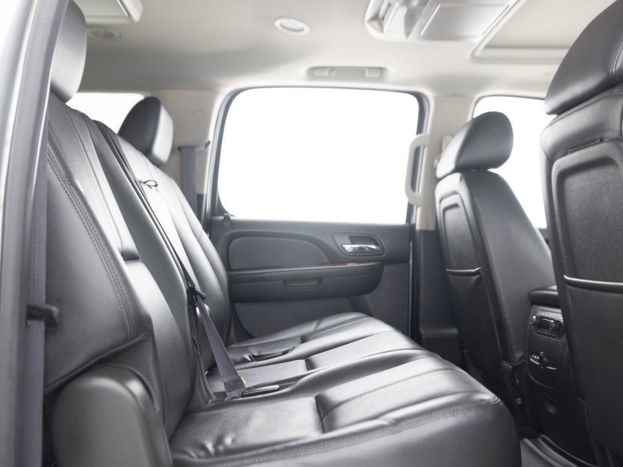 Used 2013 Chevrolet Suburban LT w/ Luxury Package AWD/4WD image 36