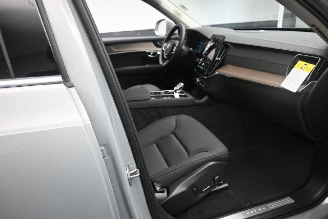Used 2026 Volvo XC90 B6 Plus w/ Protection Package Premier AWD/4WD image 29