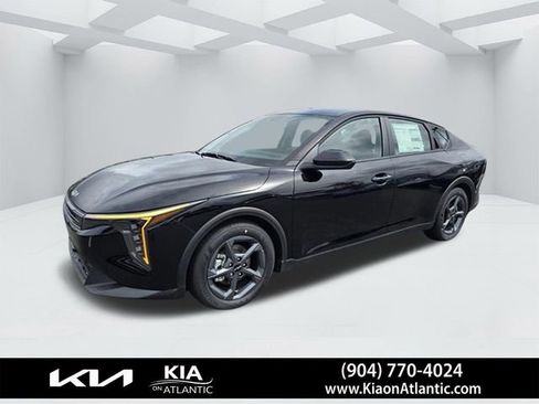 New 2025 Kia K4 LXS image 2