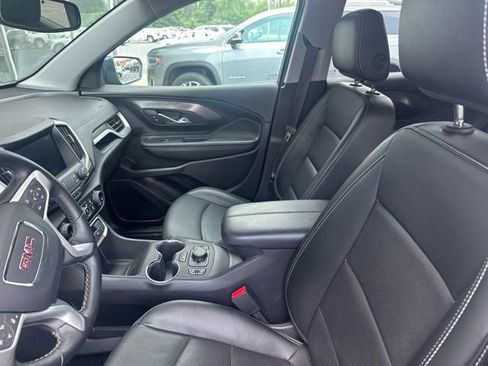 Used 2024 GMC Terrain SLT w/ Tech Package FWD image 7