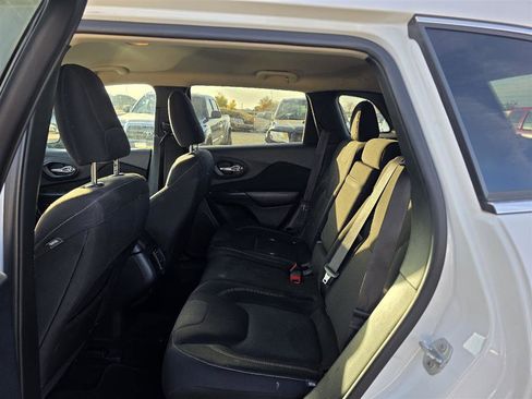 Used 2015 Jeep Cherokee Latitude image 11