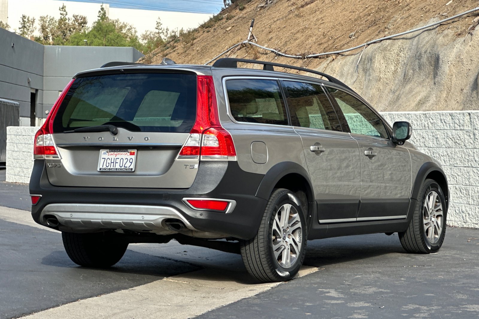 Used 2015 Volvo XC70 T5 Platinum FWD image 4