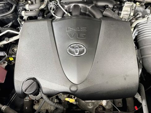 Used 2021 Toyota Highlander LE AWD/4WD image 29