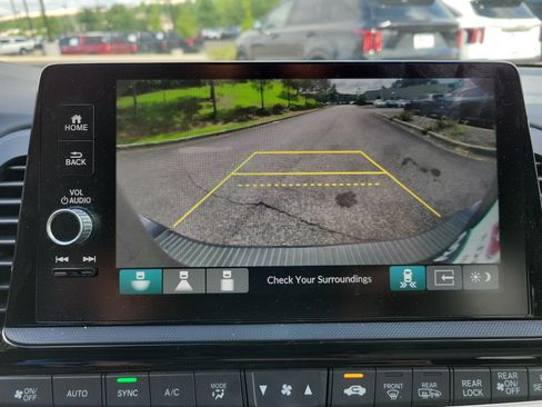 Used 2025 Honda Odyssey Touring image 13