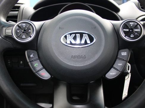 Used 2018 Kia Soul FWD image 17