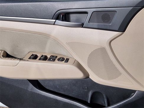 Used 2017 Hyundai Elantra SE w/ SE A/T Tech Package 03 image 6