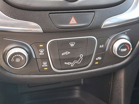 Used 2020 Chevrolet Equinox LT image 15