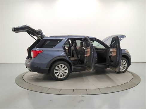 Used 2021 Ford Explorer King Ranch w/ Premium Technology Package image 16