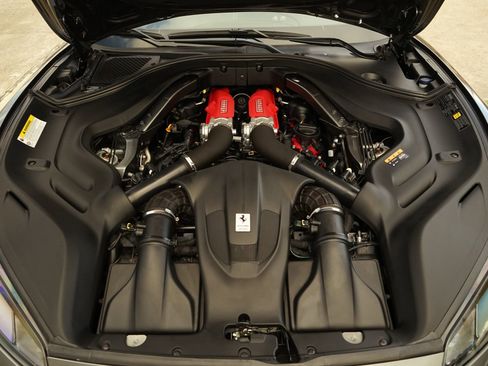 Used 2019 Ferrari Portofino image 27