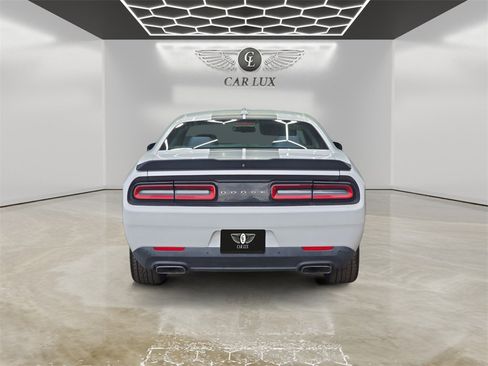 Used 2016 Dodge Challenger R/T w/ Driver Convenience Group image 4