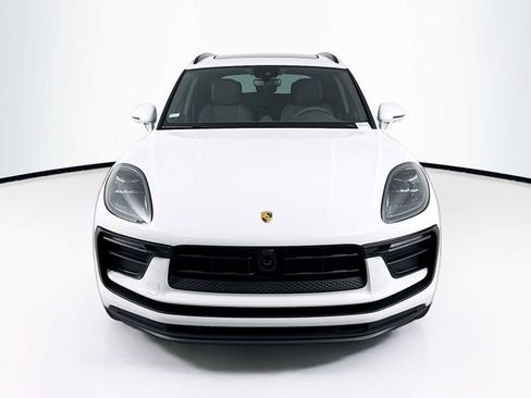 New 2026 Porsche Macan image 6