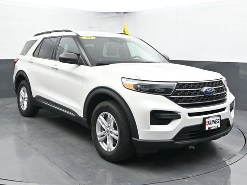 Used 2020 Ford Explorer XLT w/ Comfort Package image 3