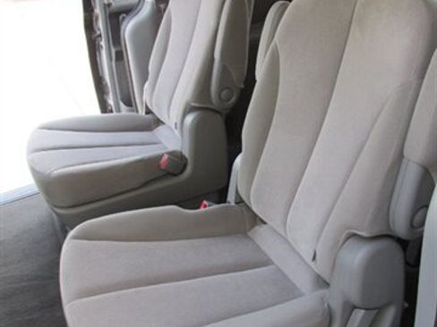 Used 2014 Kia Sedona LX w/ Power Package image 11