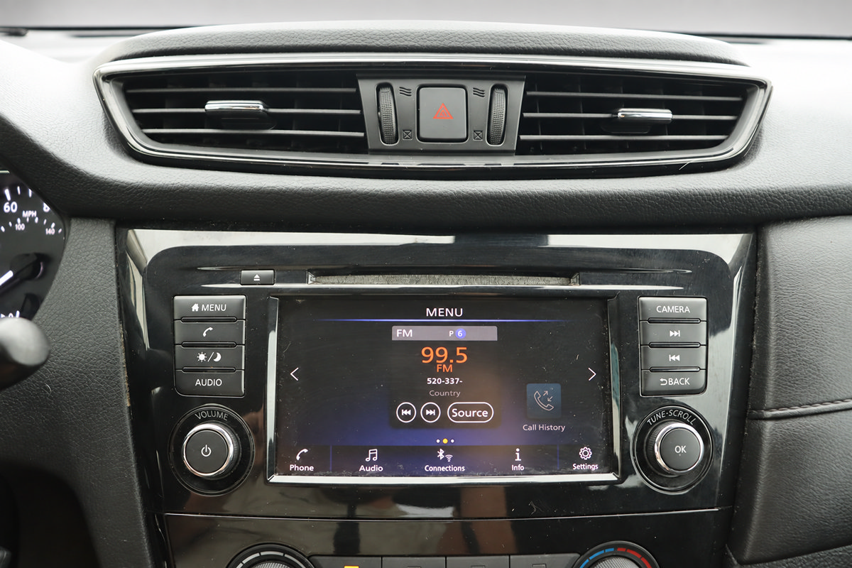 Used 2020 Nissan Rogue S FWD image 33