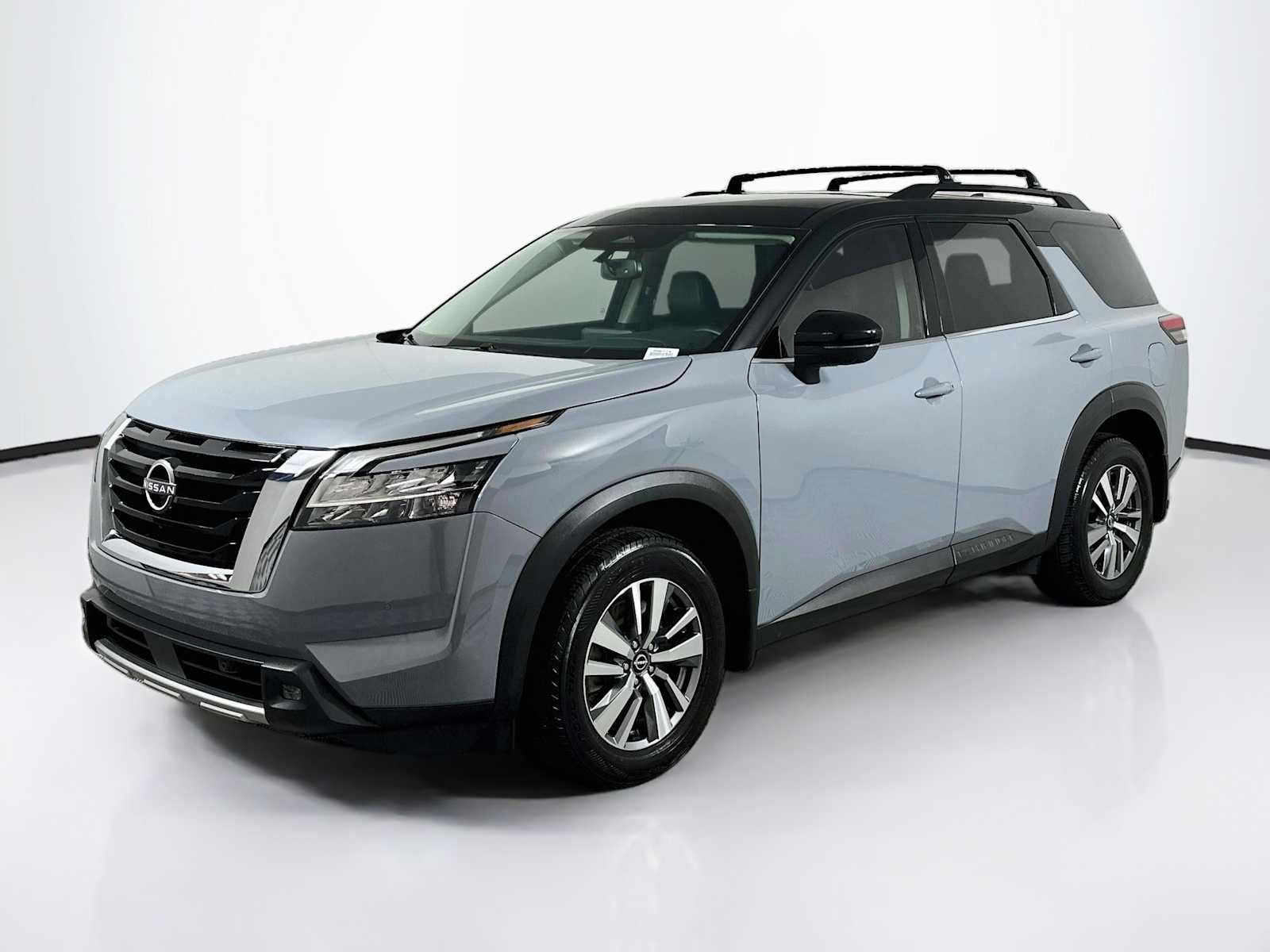 Used 2022 Nissan Pathfinder SL AWD/4WD image 1