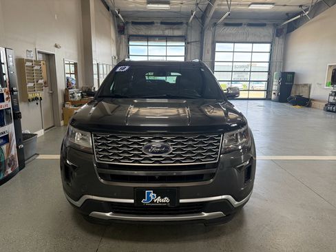 Used 2018 Ford Explorer Platinum AWD/4WD image 3