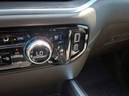 New 2026 GMC Sierra 2500 SLT AWD/4WD image 17
