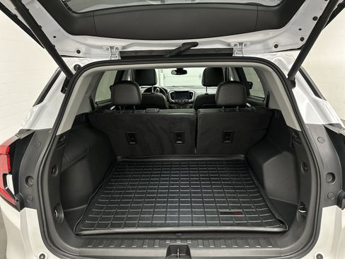 Used 2022 GMC Terrain SLT w/ Infotainment Package II AWD/4WD image 13