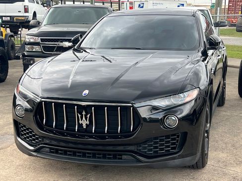 Used 2018 Maserati Levante AWD/4WD image 38