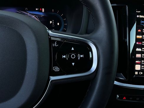 Used 2025 Volvo V60 B5 Cross Country Plus image 35