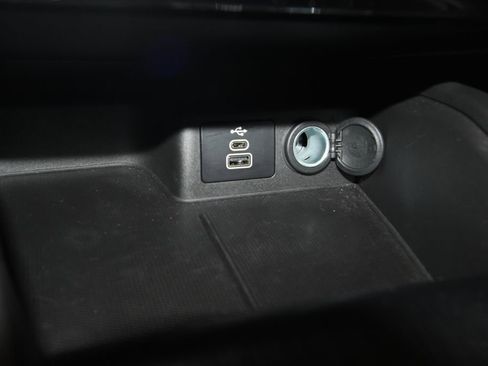 Used 2025 Ford Escape SE w/ Class II Trailer Tow Package FWD image 19