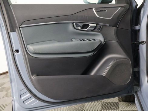 Used 2020 Volvo XC90 T8 Momentum w/ Protection Package Premier image 13