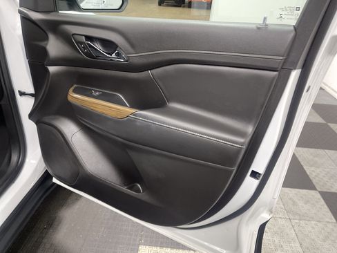 Used 2023 GMC Acadia SLE w/ Driver Convenience Package image 25