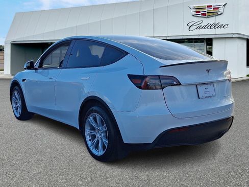 Used 2023 Tesla Model Y Long Range AWD/4WD image 4