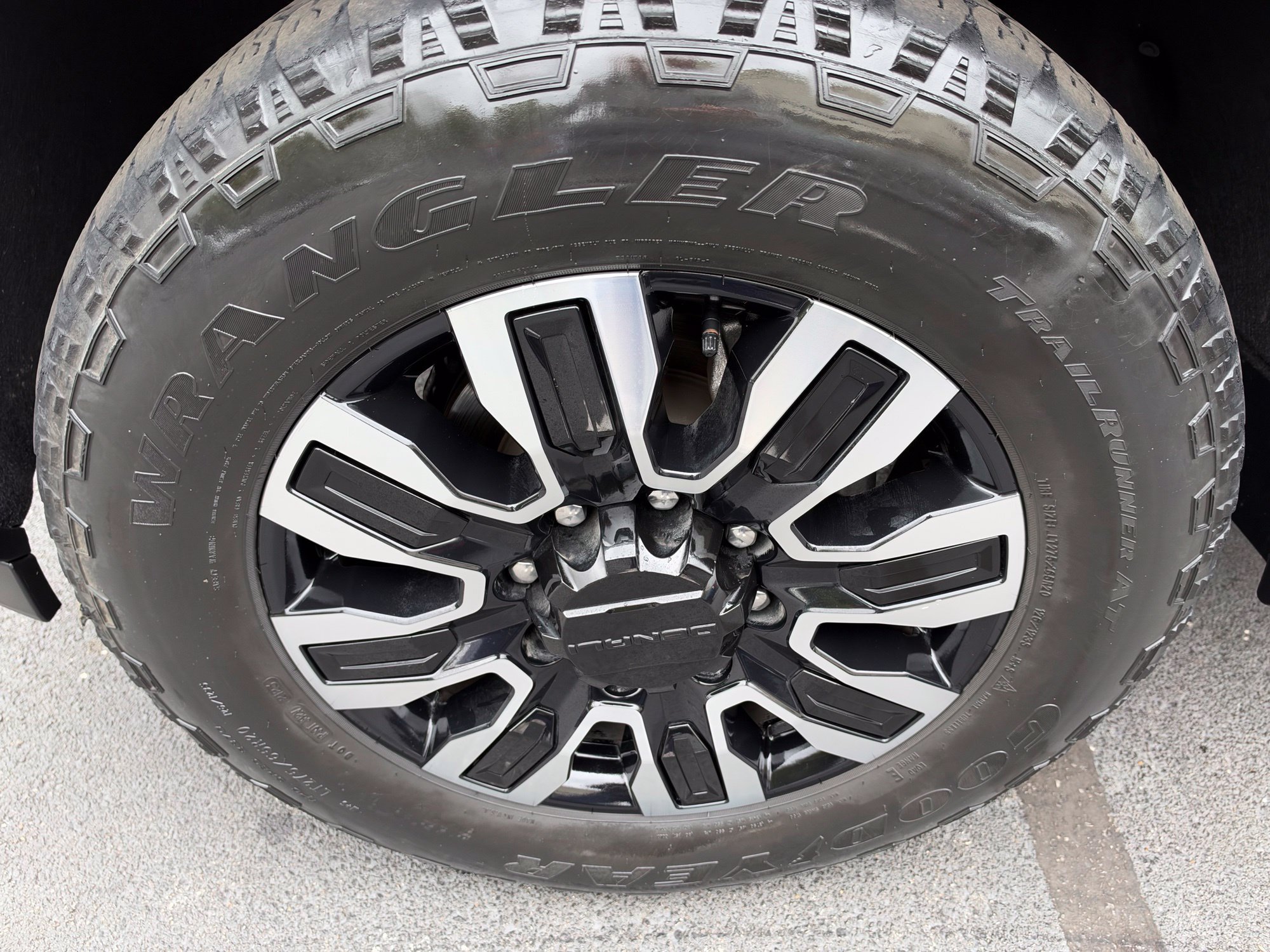Used 2024 GMC Sierra 2500 Denali Ultimate AWD/4WD image 13