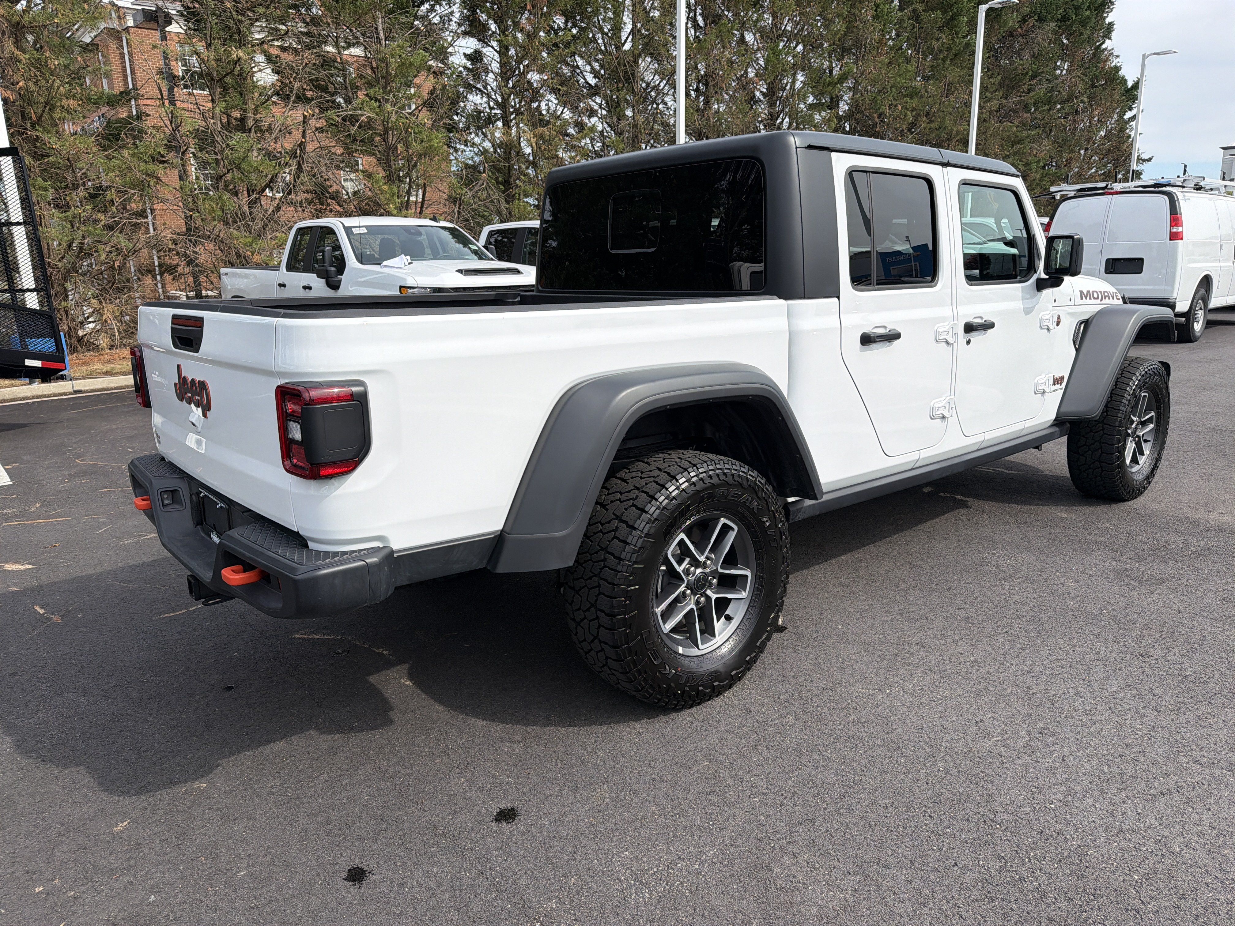 Used 2026 Jeep Gladiator Mojave AWD/4WD image 10