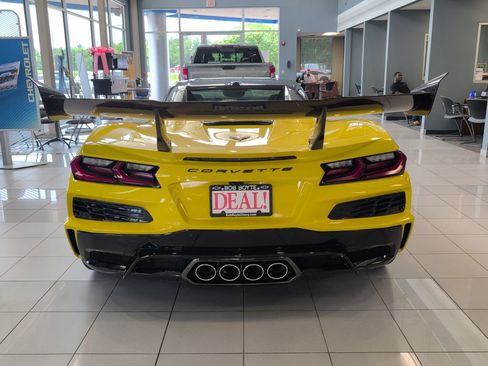New 2026 Chevrolet Corvette ZR1 w/ ZR1 Carbon Fiber Aero Package RWD image 4