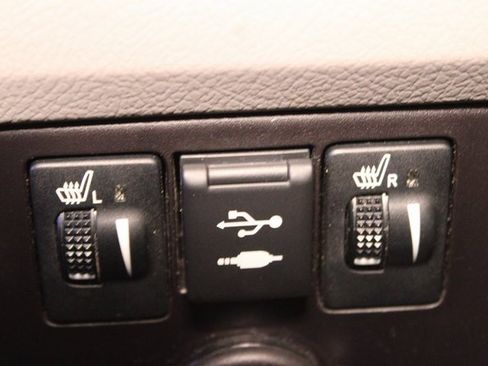 Used 2019 Toyota Sienna LE image 28