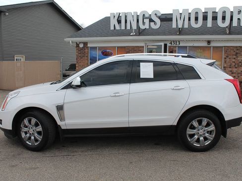 Used 2016 Cadillac SRX Luxury image 2