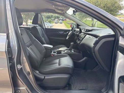 Used 2021 Nissan Rogue Sport SL FWD image 11