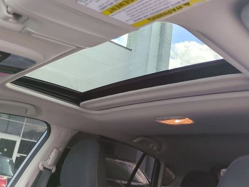 Used 2021 Subaru Crosstrek 2.0i Premium w/ Moonroof Package image 18