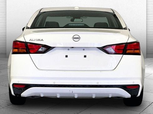 Used 2025 Nissan Altima 2.5 SV FWD image 3
