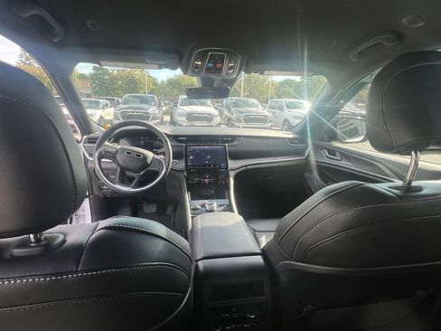 Used 2025 Jeep Grand Cherokee Limited w/ Trailer Tow Package image 17