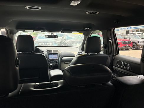 Used 2019 Ford Explorer XLT w/ Equipment Group 202A FWD image 29