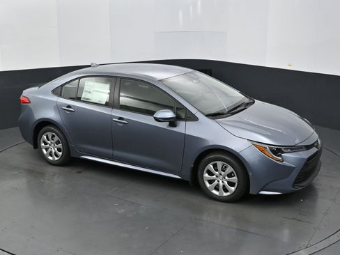 Used 2025 Toyota Corolla LE image 35