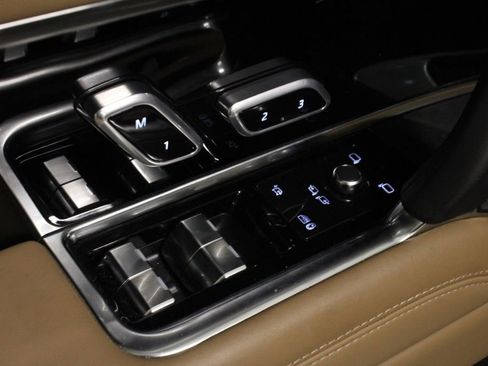 Used 2025 Land Rover Range Rover SE AWD/4WD image 16