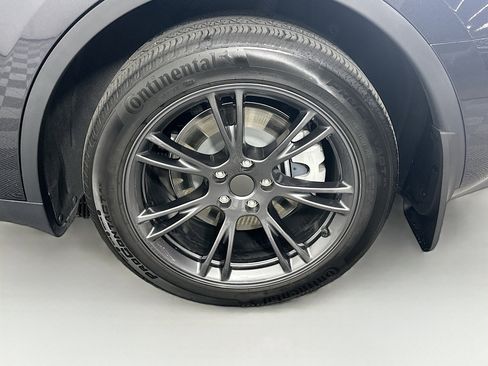 Used 2024 Tesla Model Y Long Range AWD/4WD image 11