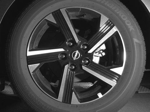 Used 2025 Nissan Sentra SV FWD image 14