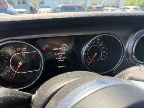 Used 2018 Jeep Wrangler Unlimited Sahara w/ Dual Top Group AWD/4WD image 6