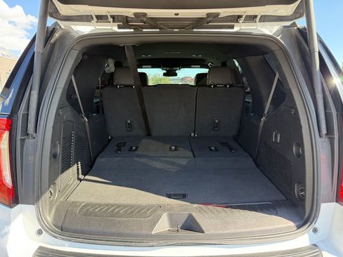 Used 2023 GMC Yukon SLT AWD/4WD image 13